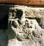 älteste Wappendarstellung vor Kirche in Schenkendorf  Datu unbelkannt,wohl nach 1300
